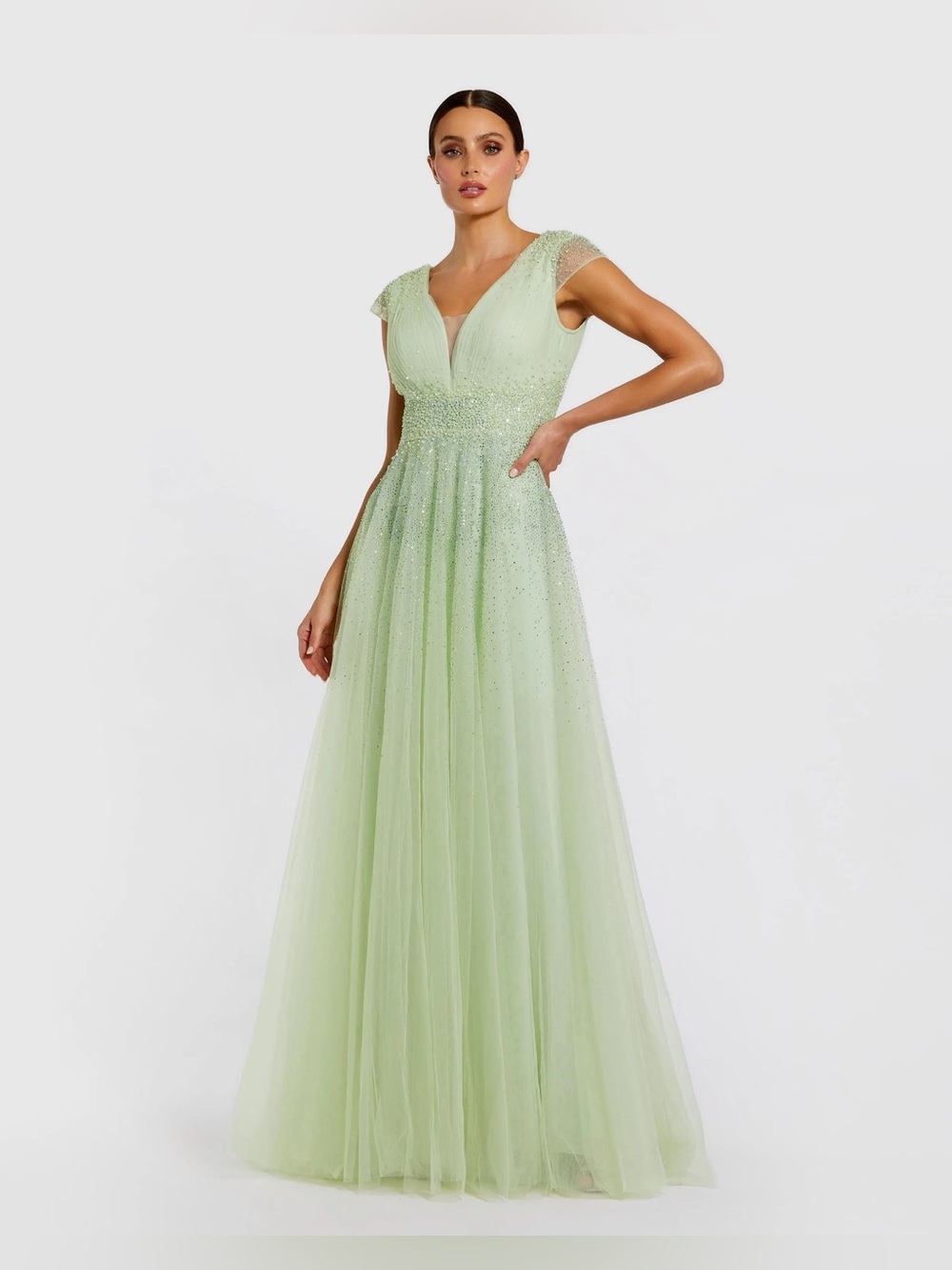 MAC DUGGAL
Green Embellished Cap Sleeve V Neck Tulle Gown Size 12